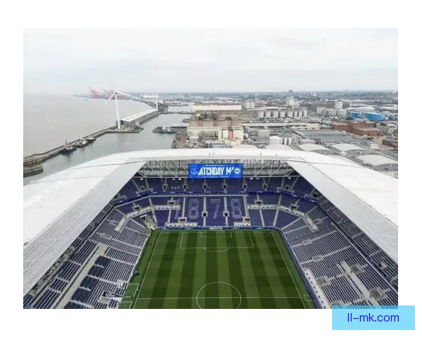 埃弗顿球迷英超总部外举行为抗议联盟扣分决定的大规模示威行动