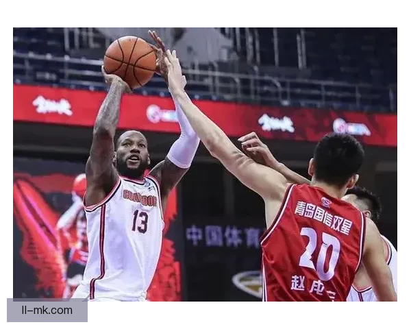 米林科维奇中东赛场频频插上头球破门展现强大空中优势