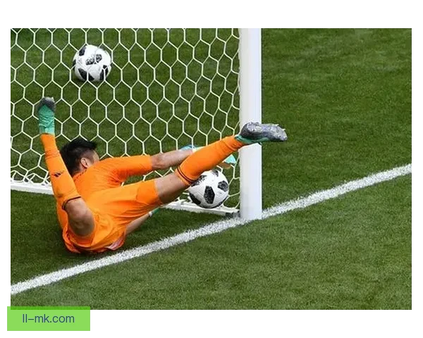 金特罗任意球精彩破门引领比赛节奏全场焦点聚集